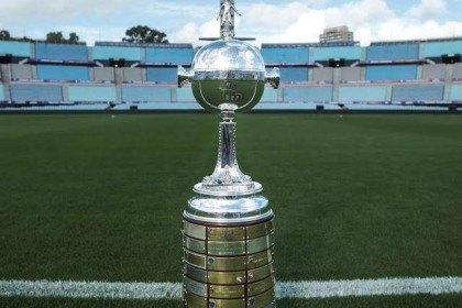 揭秘解放者杯冠军奖杯 真杯4个 只2队永久留真杯